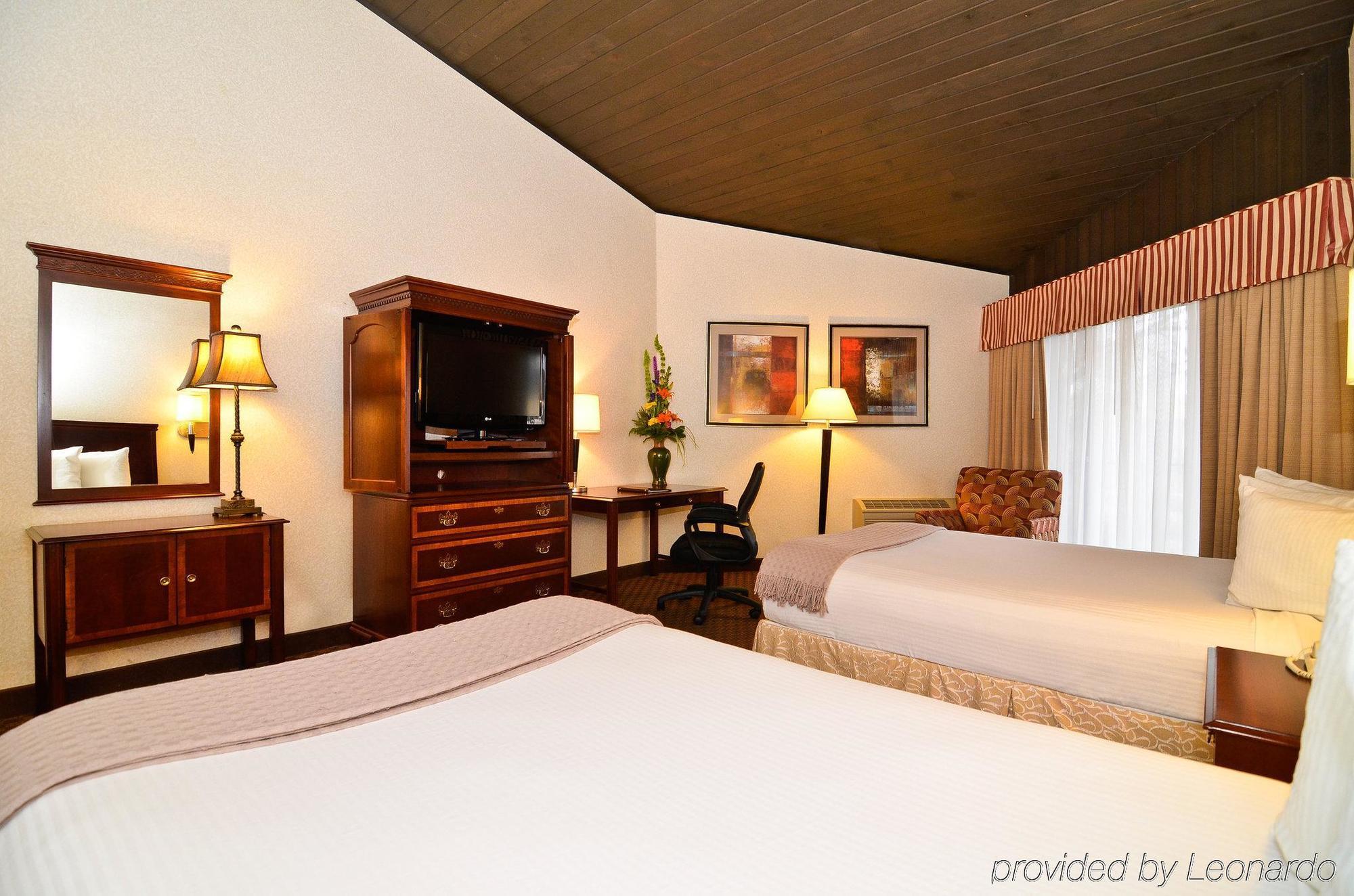 Clock Tower Resort And Conference Center - Рокфорд Номер фото