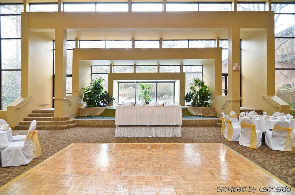 Clock Tower Resort And Conference Center - Рокфорд Экстерьер фото